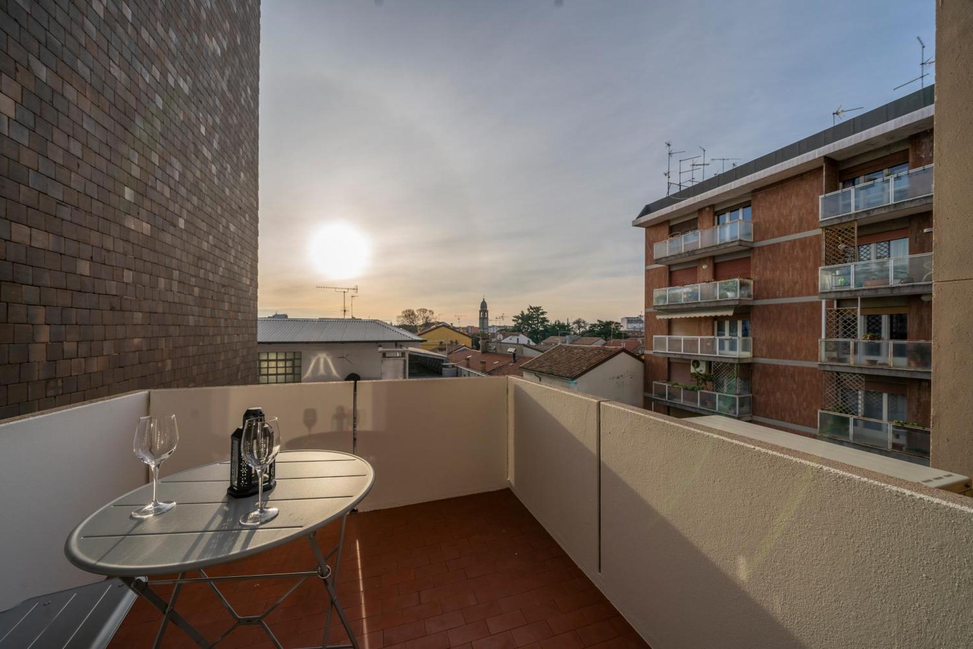 Cozy & Bright Apartment - W/ Balcony Udine Buitenkant foto