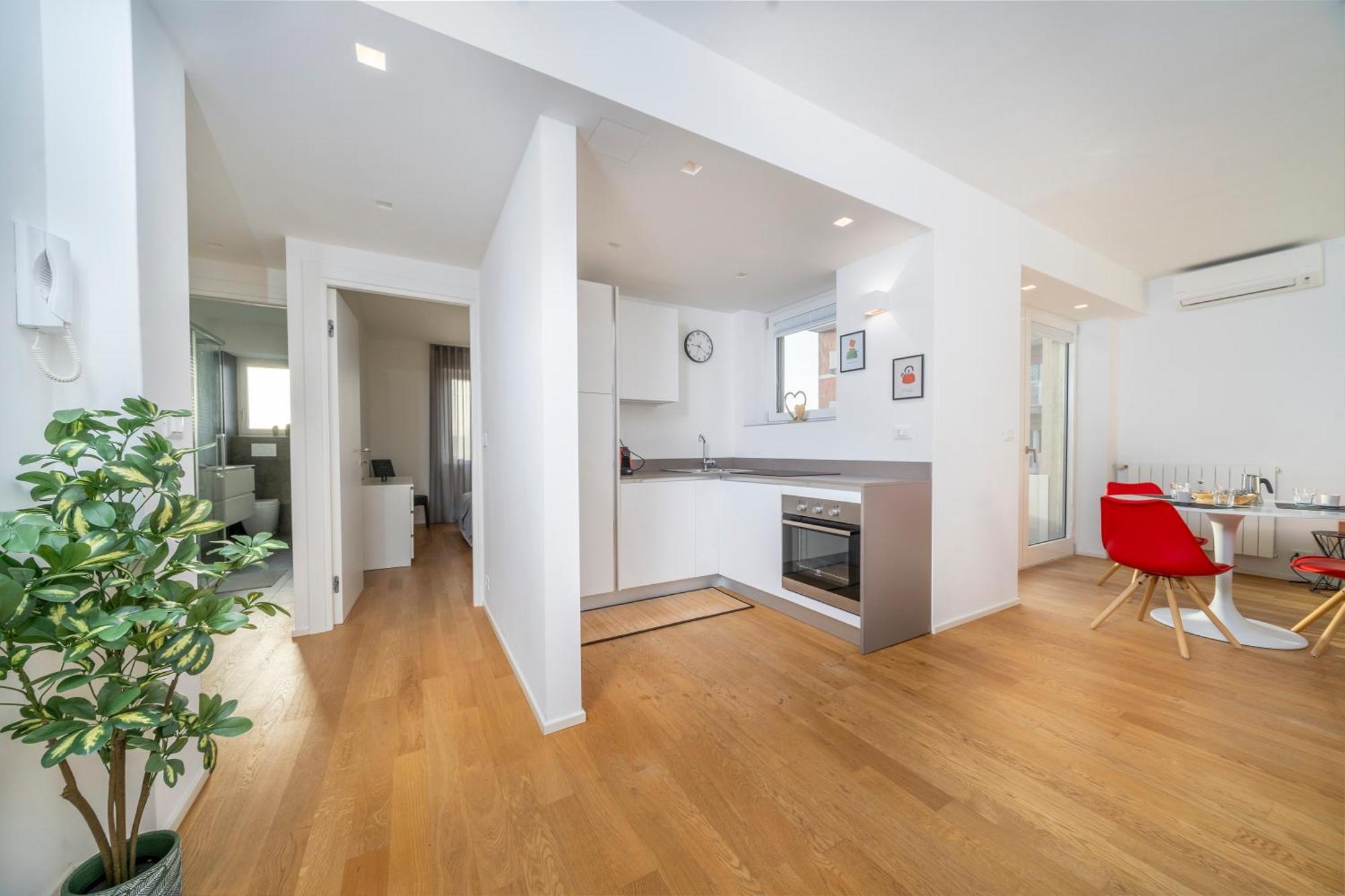 Cozy & Bright Apartment - W/ Balcony Udine Buitenkant foto